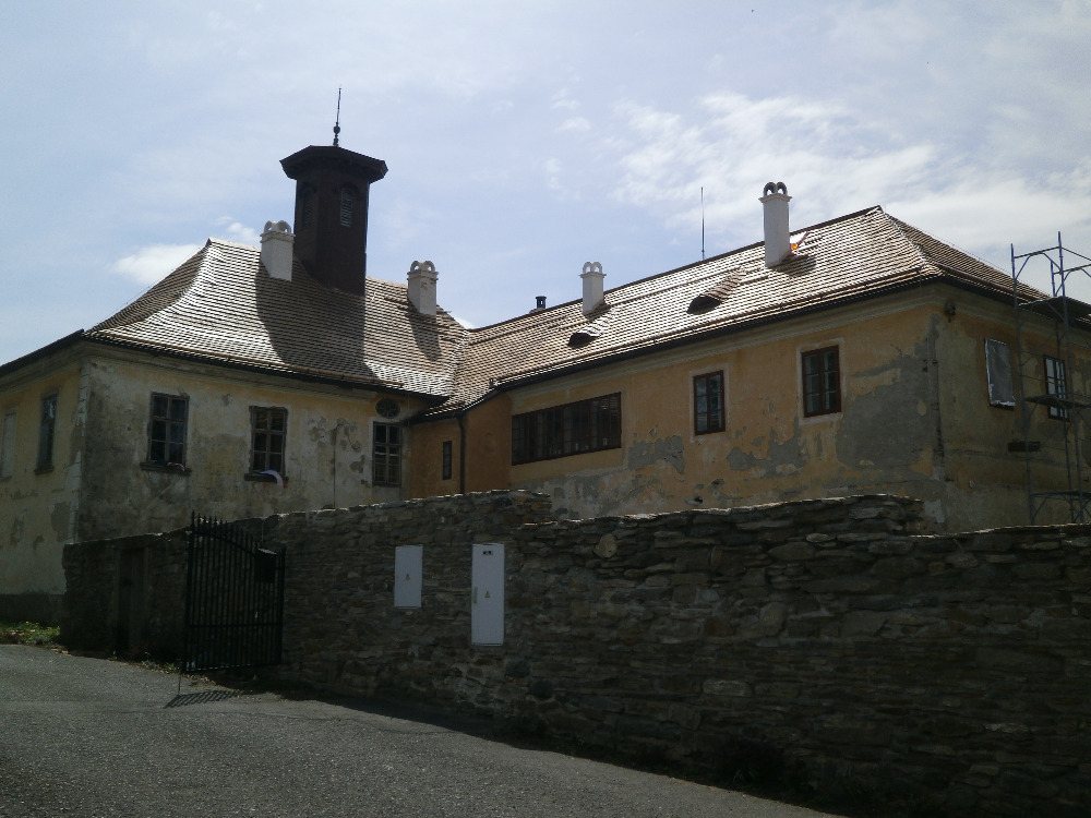 nemilkovský-zámeček